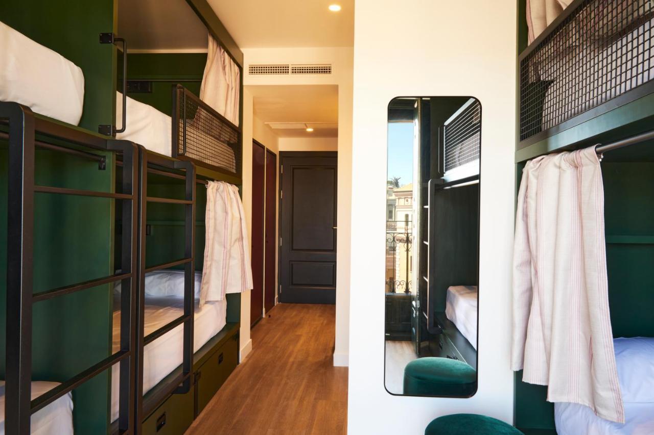 Latroupe Prado Hostel Madrid Extérieur photo