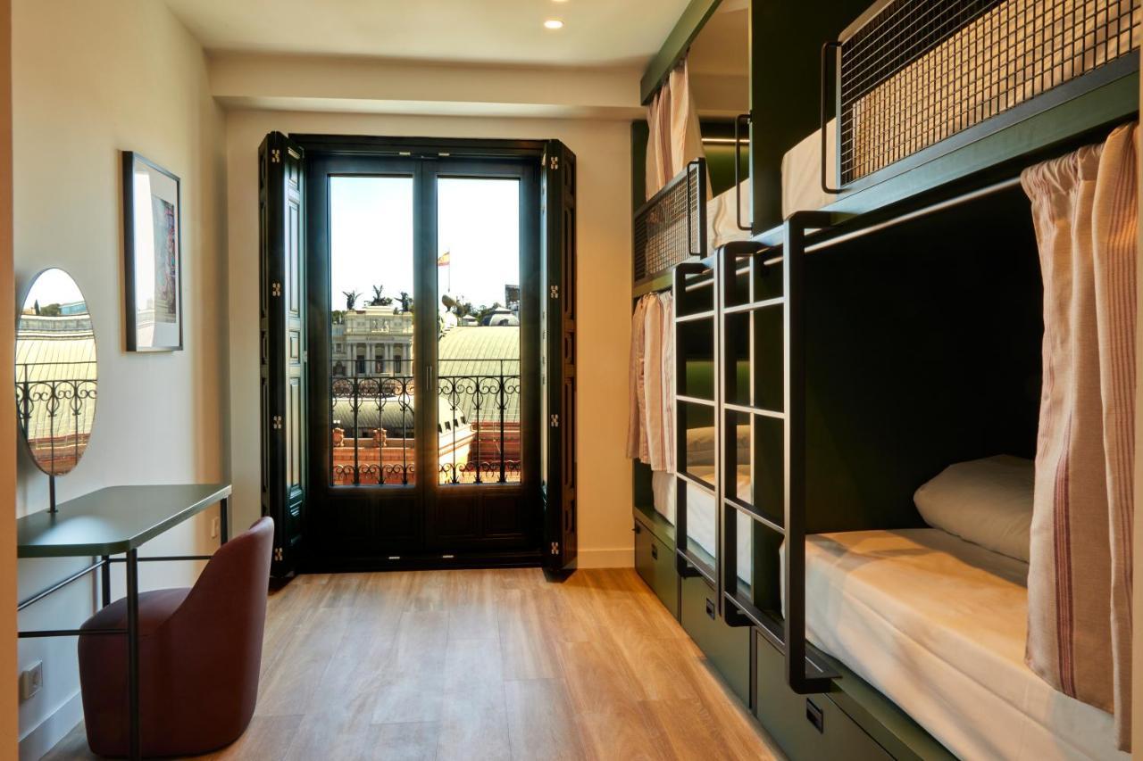 Latroupe Prado Hostel Madrid Extérieur photo