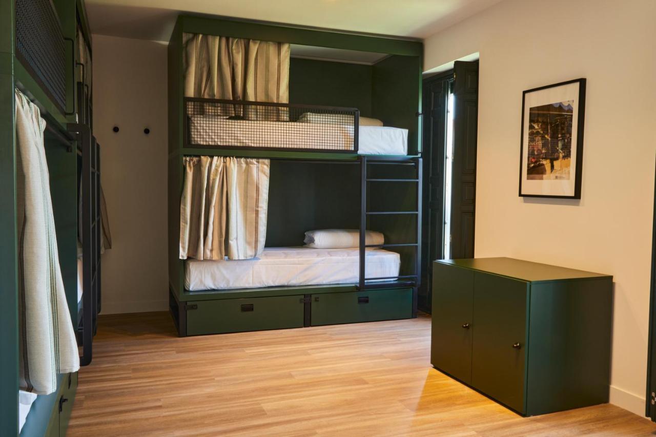 Latroupe Prado Hostel Madrid Extérieur photo