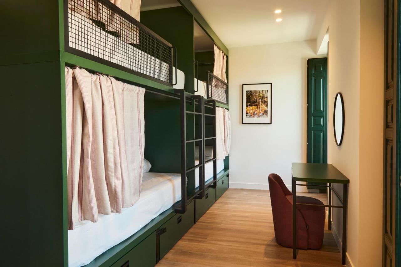 Latroupe Prado Hostel Madrid Extérieur photo