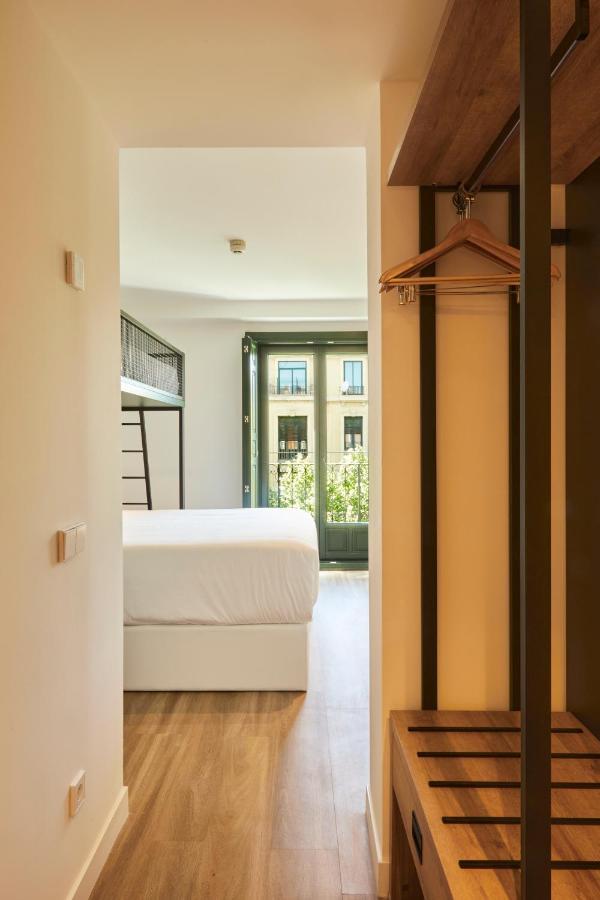 Latroupe Prado Hostel Madrid Extérieur photo