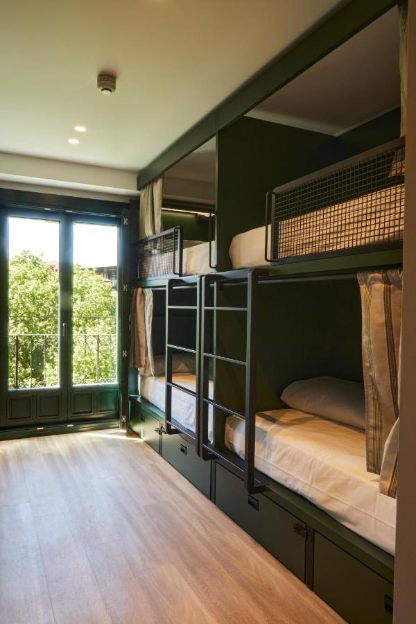 Latroupe Prado Hostel Madrid Extérieur photo