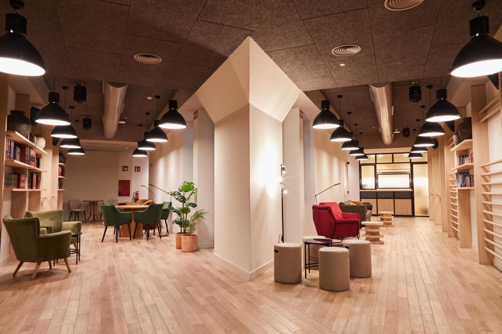 Latroupe Prado Hostel Madrid Extérieur photo