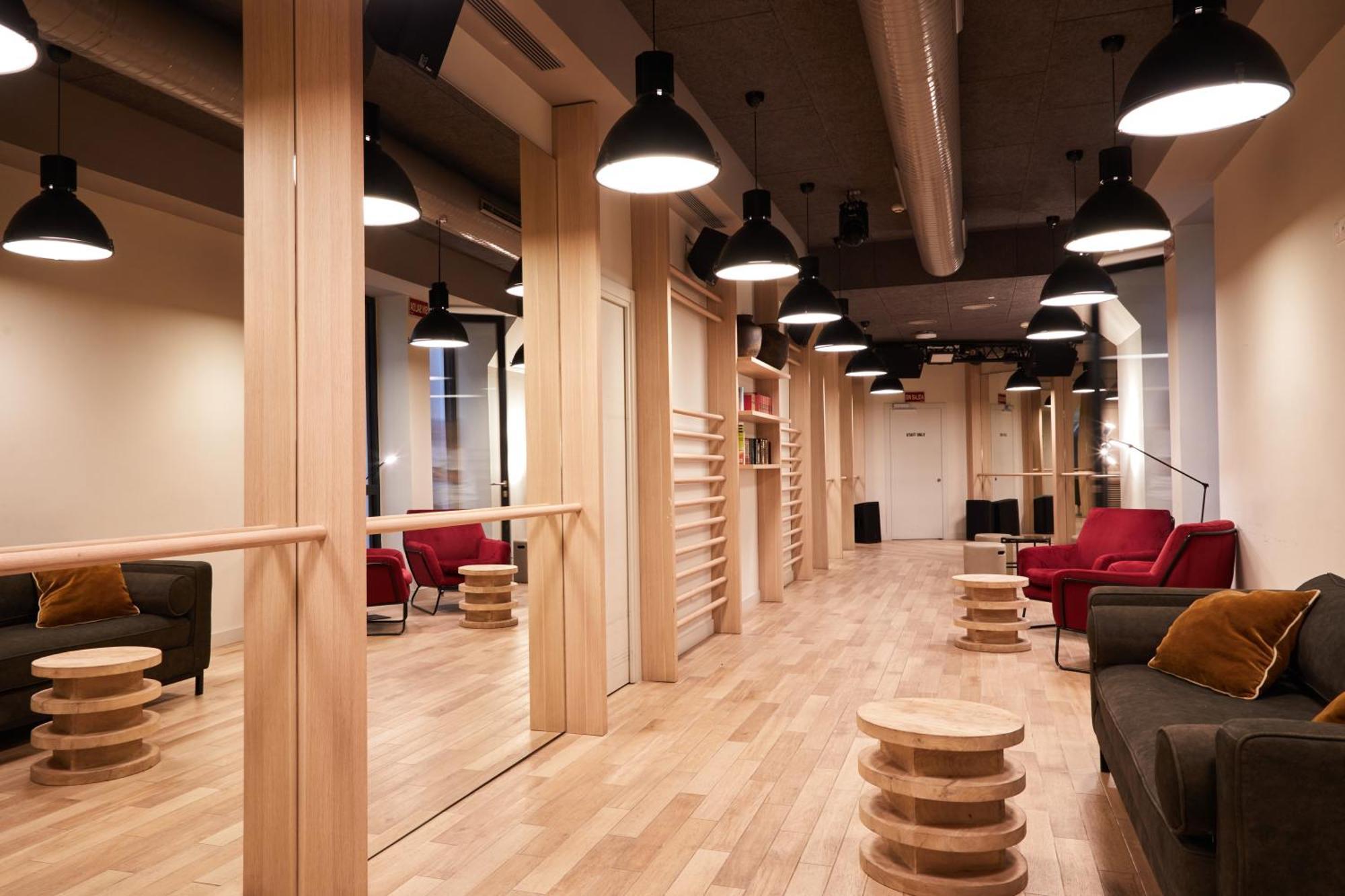 Latroupe Prado Hostel Madrid Extérieur photo